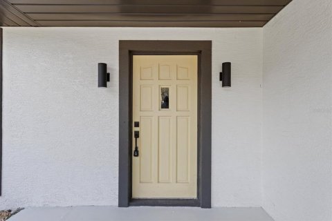 House in Crystal River, Florida 4 bedrooms, 182.92 sq.m. № 1559090 - photo 13