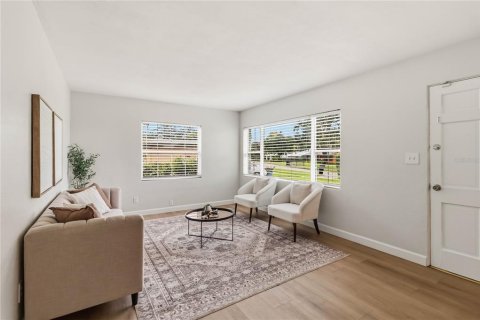 Villa ou maison à vendre à Belle Isle, Floride: 3 chambres, 178.09 m2 № 2411409 - photo 3