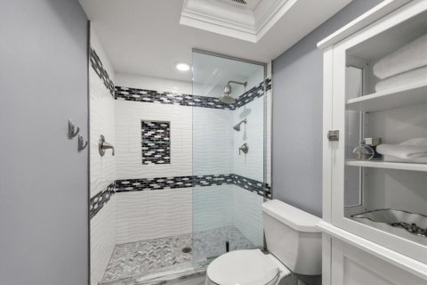 Condo in Redington Shores, Florida, 2 bedrooms № 2166670 - photo 18