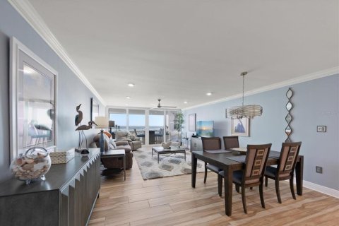 Condo in Redington Shores, Florida, 2 bedrooms № 2166670 - photo 4