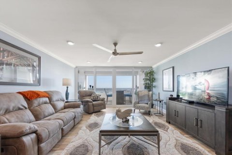 Condo in Redington Shores, Florida, 2 bedrooms № 2166670 - photo 5