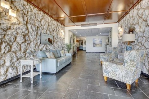 Condo in Redington Shores, Florida, 2 bedrooms № 2166670 - photo 29