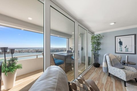 Condo in Redington Shores, Florida, 2 bedrooms № 2166670 - photo 3