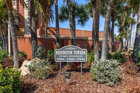 Condo in Redington Shores, Florida, 2 bedrooms № 2166670 - photo 22