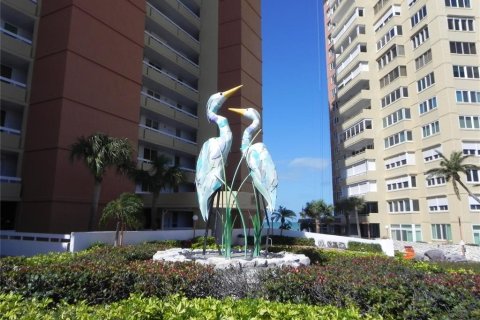 Condo in Redington Shores, Florida, 2 bedrooms № 2166670 - photo 24