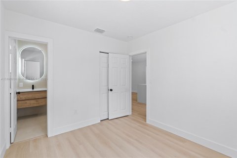 Villa ou maison à vendre à Hialeah, Floride: 4 chambres № 1943388 - photo 23