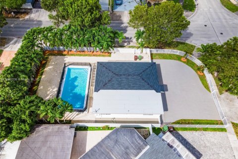 Villa ou maison à vendre à Hialeah, Floride: 4 chambres № 1943388 - photo 5