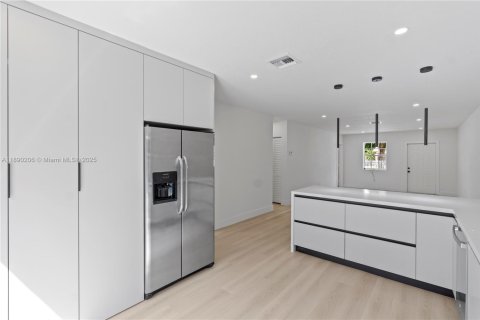 Villa ou maison à vendre à Hialeah, Floride: 4 chambres № 1943388 - photo 14