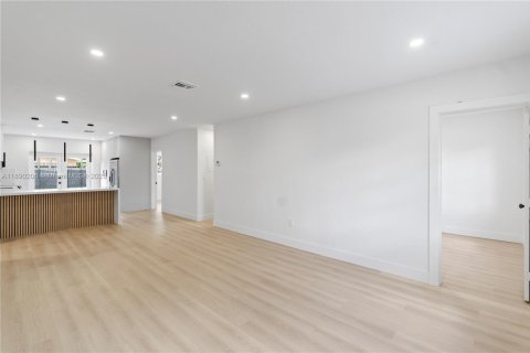 Villa ou maison à vendre à Hialeah, Floride: 4 chambres № 1943388 - photo 8