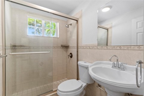 Villa ou maison à vendre à Hialeah, Floride: 4 chambres № 1943388 - photo 28