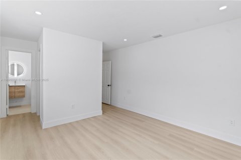 Villa ou maison à vendre à Hialeah, Floride: 4 chambres № 1943388 - photo 18