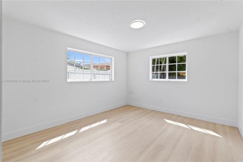 Villa ou maison à vendre à Hialeah, Floride: 4 chambres № 1943388 - photo 20