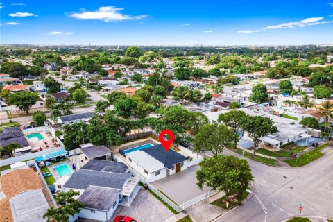 Villa ou maison à vendre à Hialeah, Floride: 4 chambres № 1943388 - photo 7
