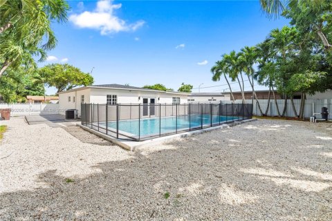 Villa ou maison à vendre à Hialeah, Floride: 4 chambres № 1943388 - photo 29