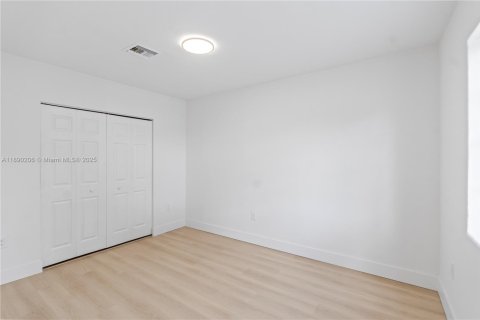Villa ou maison à vendre à Hialeah, Floride: 4 chambres № 1943388 - photo 26