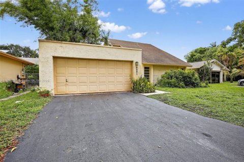 House in Sunrise, Florida 3 bedrooms, 173.36 sq.m. № 1891984 - photo 5