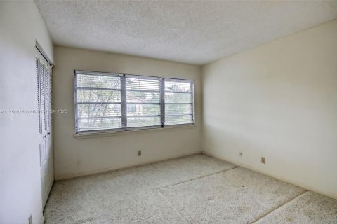 House in Sunrise, Florida 3 bedrooms, 173.36 sq.m. № 1891984 - photo 11