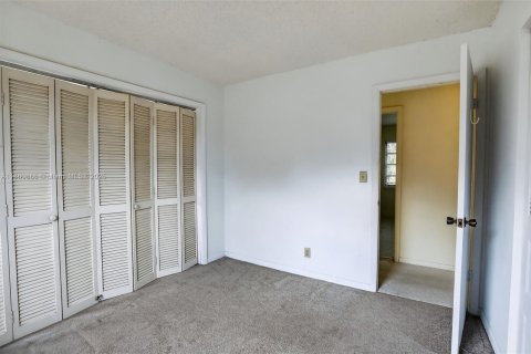 House in Sunrise, Florida 3 bedrooms, 173.36 sq.m. № 1891984 - photo 12