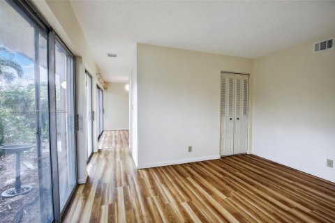 House in Sunrise, Florida 3 bedrooms, 173.36 sq.m. № 1891984 - photo 4