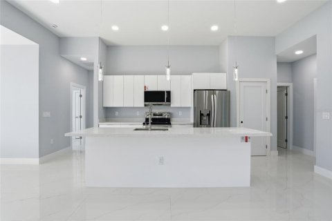 House in Lehigh Acres, Florida 3 bedrooms, 159.51 sq.m. № 2199675 - photo 8