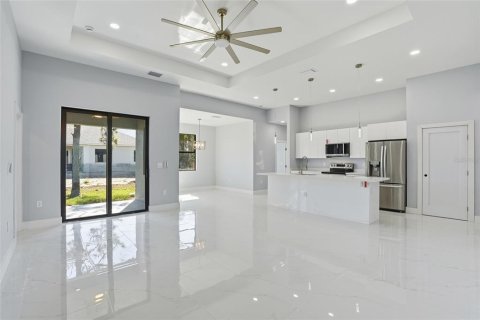 House in Lehigh Acres, Florida 3 bedrooms, 159.51 sq.m. № 2199675 - photo 5