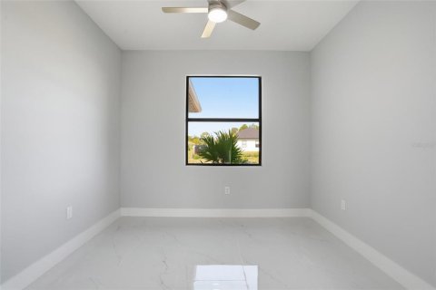 House in Lehigh Acres, Florida 3 bedrooms, 159.51 sq.m. № 2199675 - photo 14