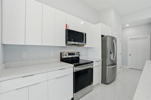 House in Lehigh Acres, Florida 3 bedrooms, 159.51 sq.m. № 2199675 - photo 10