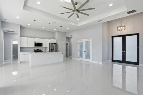 House in Lehigh Acres, Florida 3 bedrooms, 159.51 sq.m. № 2199675 - photo 6