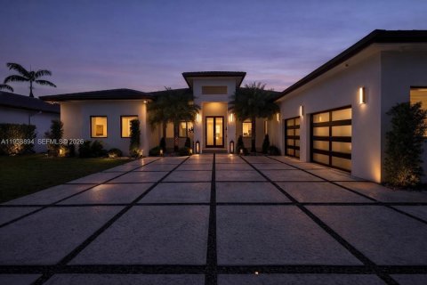 Дом в Майами, Флорида 5 спален, 369.1м2 № 1996885