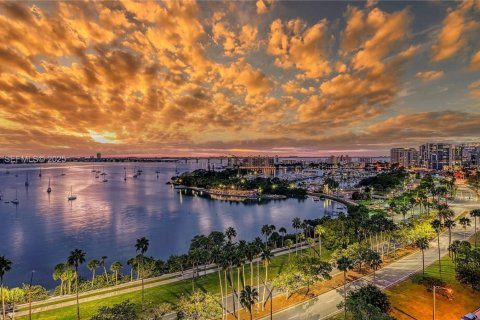 Condominio en venta en Sarasota, Florida, 3 dormitorios, 306.76 m2 № 2035709 - foto 20