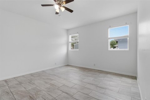 House in Tampa, Florida 3 bedrooms, 139.35 sq.m. № 2221353 - photo 11
