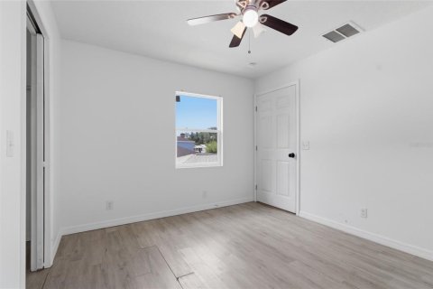 House in Tampa, Florida 3 bedrooms, 139.35 sq.m. № 2221353 - photo 17