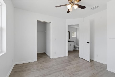 House in Tampa, Florida 3 bedrooms, 139.35 sq.m. № 2221353 - photo 15