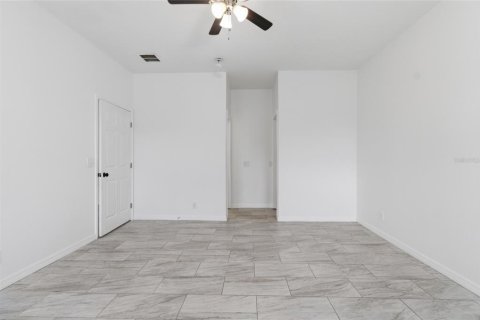 House in Tampa, Florida 3 bedrooms, 139.35 sq.m. № 2221353 - photo 10