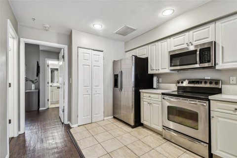 Condo in Tampa, Florida, 2 bedrooms  № 1826826 - photo 12