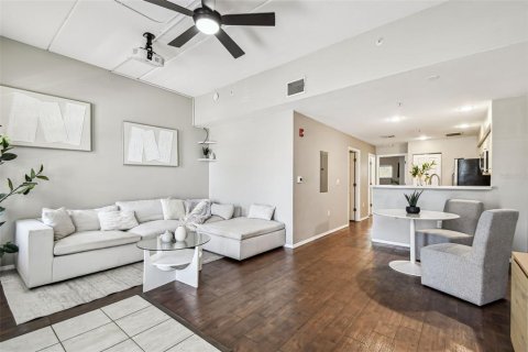 Condo in Tampa, Florida, 2 bedrooms  № 1826826 - photo 7