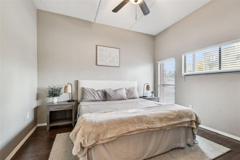 Condo in Tampa, Florida, 2 bedrooms  № 1826826 - photo 16