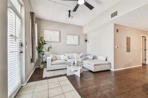 Condo in Tampa, Florida, 2 bedrooms  № 1826826 - photo 8
