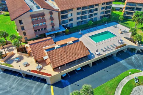 Condo in North Palm Beach, Florida, 2 bedrooms  № 1174470 - photo 1