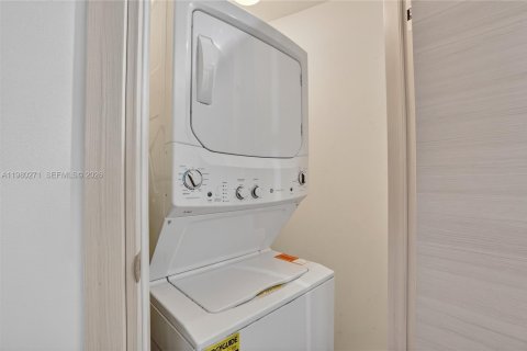 Condo in Miami, Florida, 2 bedrooms № 2181989 - photo 20