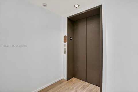 Condo in Miami, Florida, 2 bedrooms № 2181989 - photo 17
