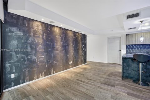 Condo in Miami, Florida, 2 bedrooms № 2181989 - photo 4