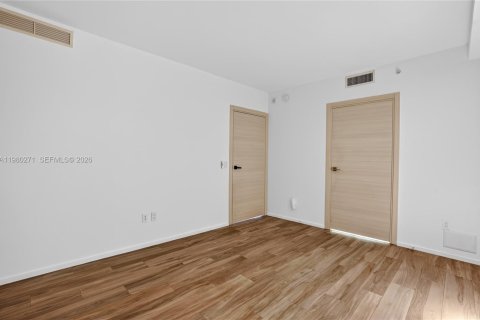 Condo in Miami, Florida, 2 bedrooms № 2181989 - photo 9