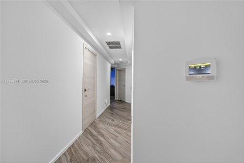 Condo in Miami, Florida, 2 bedrooms № 2181989 - photo 18