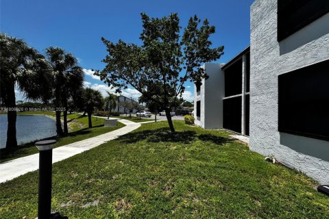 Copropriété à vendre à Oakland Park, Floride: 2 chambres, 82.68 m2 № 1864492 - photo 12