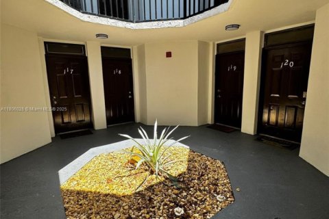 Copropriété à vendre à Oakland Park, Floride: 2 chambres, 82.68 m2 № 1864492 - photo 1