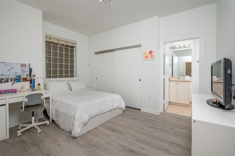 Condo in Aventura, Florida, 3 bedrooms  № 1943847 - photo 15