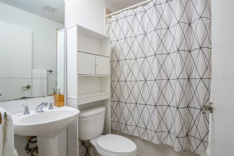Condo in Aventura, Florida, 3 bedrooms  № 1943847 - photo 18