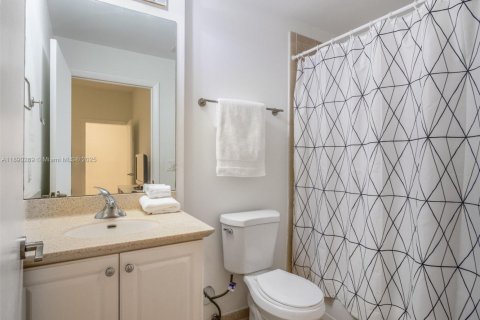 Condo in Aventura, Florida, 3 bedrooms  № 1943847 - photo 16