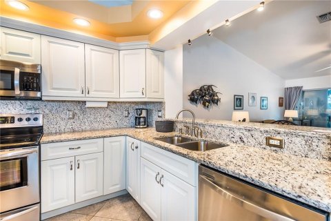 Condo in Lake Suzy, Florida, 2 bedrooms  № 248662 - photo 15